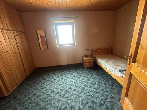 Schlafen - 1 Zimmer Mehrfamilienhaus, Wohnhaus in Eichendorf