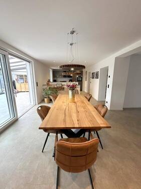 Blick vom Essbereich in die Küche - 