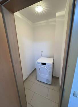 Abstellraum mit Trockner - 