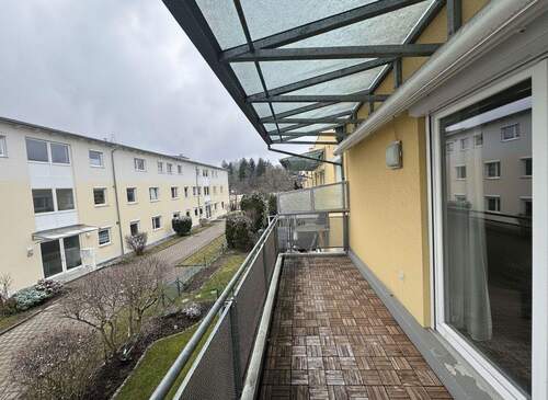 Balkon mit Blick ins Grüne - 