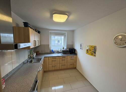 Küche mit Granitplatte - 3 Zimmer Etagenwohnung zur Miete in Augsburg
