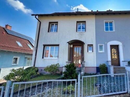 Linke Doppelhaushälfte - 5 Zimmer Doppelhaushälfte zum Kaufen in Friedrichroda