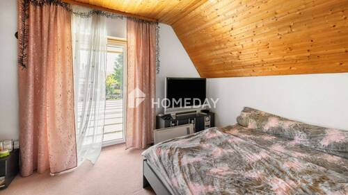 1. OG Schlafzimmer 1 - 