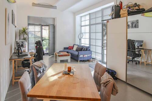 Essen und Wohnen linke Wohnung - 