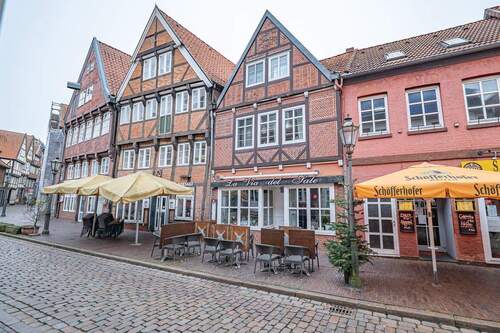 Außenansicht - 6 Zimmer Mehrfamilienhaus, Wohnhaus zum Kaufen in Stade