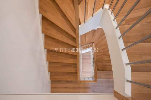 Treppe - 5 Zimmer Doppelhaushälfte zum Kaufen in Hamburg