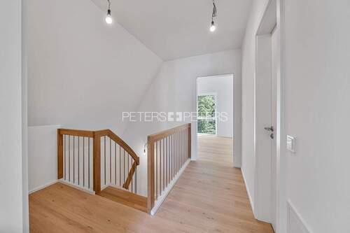 Flur Dachgeschoss - 5 Zimmer Doppelhaushälfte in Hamburg