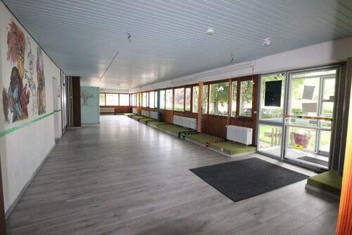 Raum mit Eingangsbereich - 5 Zimmer Büro zur Miete in Villingen-Schwenningen