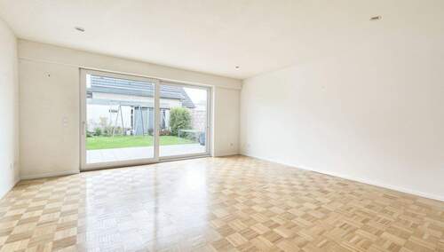 Wohnzimmer - 5 Zimmer Doppelhaushälfte zum Kaufen in Köln