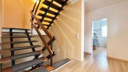 Treppenhaus 1. OG -> 2. OG - 5 Zimmer Doppelhaushälfte in Köln