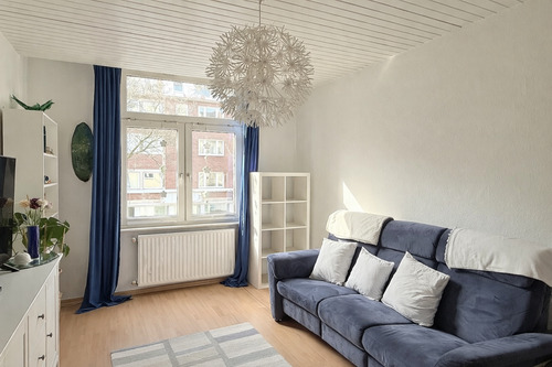 Wohnzimmer - Attraktive 2,5-Zimmer-Wohnung mit Balkon - ideale Investition mit stabiler Vermietung