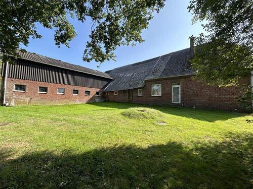 rückwärtige Ansicht Kuhstall - 5 Zimmer Bauernhaus, Landhaus in Berne