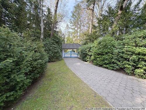 Einfahrt - 6 Zimmer Einfamilienhaus zum Kaufen in Bendestorf