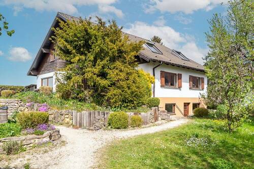 Hausansicht - Familienparadies in ruhiger Randlage mit Sauna, Pool & Fernblick