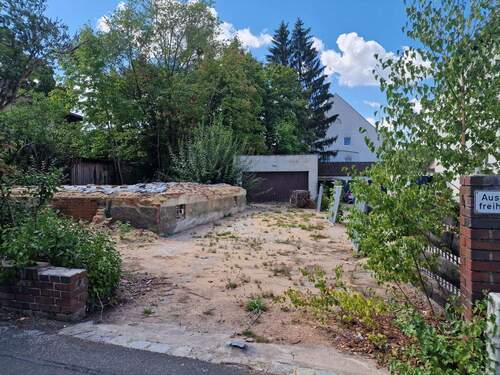 Blick von der Straße - Baugrund für EFH oder DHH, hier als DHH