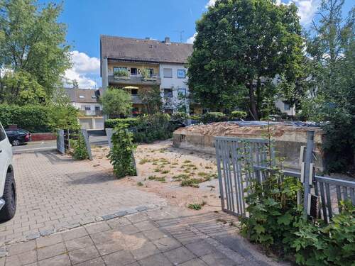 von Garage zu Straße - Grundstück zum Kaufen in Schwabach