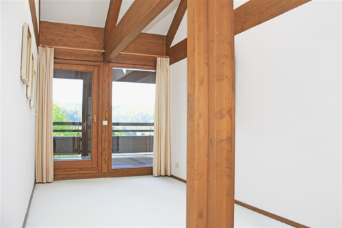 Flur mit Zugang zur Loggia / Dachgeschoss - 