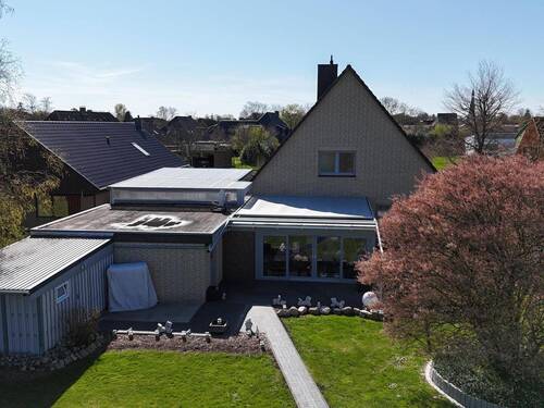 Wintergarten, Schuppen und Rückseite der Garage - 