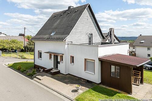 Blick von vorne rechts - Einfamilienhaus mit 132,00 m&sup2; in Wershofen zum Kaufen