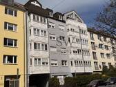 Hausansicht - Helle 2-Zimmer-Wohnung mit Aufzug & Duplex-Stellplatz in Nürnberg