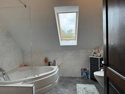 modernes Tageslichtbad im DG - 