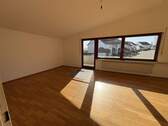 Wohnen OG - Sofort beziehbare Obergeschosswohnung mit großem Balkon und Garage