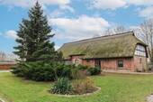 Scheune und Garage - 8 Zimmer Einfamilienhaus zum Kaufen in Süderholz