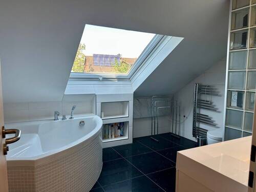 modernisiertes Tageslichtbad - 