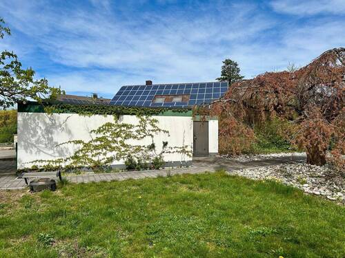 Doppelgarage mit Geräteraum - 