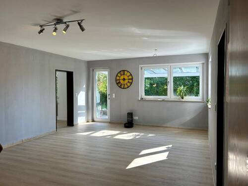 Wohnzimmer - 1 Zimmer Einfamilienhaus zum Kaufen in Höchstadt