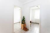 4. Blick in Zimmer1 und Küche - 