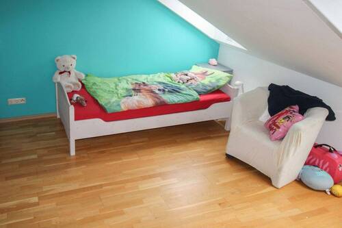 Schlafzimmer_1_OG - 8 Zimmer Einfamilienhaus zum Kaufen in Braunschweig