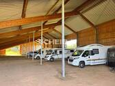 Stützenreihe aus Stahl - Lagerhalle mit Holzleimbindern - Vielseitig nutzbar