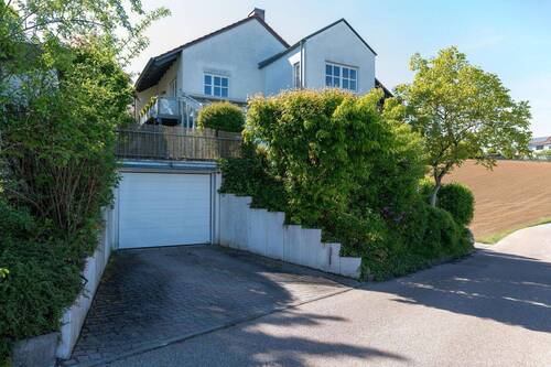 Aussen 2 + Garage - 8 Zimmer Reihenendhaus in Sinzing