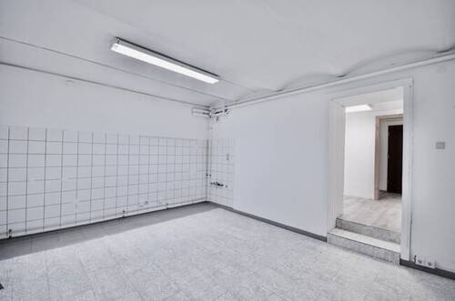Büroraum/ Lagerraum - Anschlüssen für eine Küche s - 