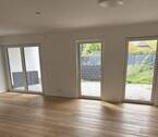 Wohnzimmer mit Terrasse und Garten - 3 Zimmer Etagenwohnung zur Miete in Kaarst
