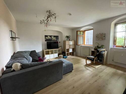 Wohnzimmer - Gemütliche Single-Wohnung mit Einbauküche auf dem Markt