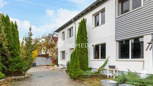 Außenansicht 2 - Einzigartige DG-Wohnung mit Luxusausstattung, Wellnessbereich & großzügigem Außenbereich (ca. 80m²)