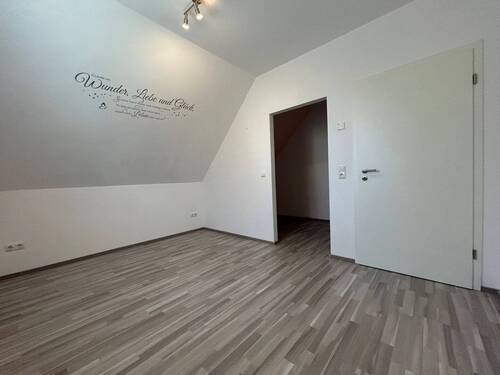 Schlafzimmer mit Ankleide im DG - 