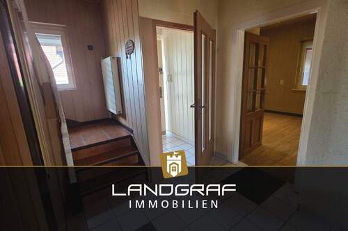 Eingangsbereich / Flur - 4 Zimmer Mehrfamilienhaus, Wohnhaus in Dünsen