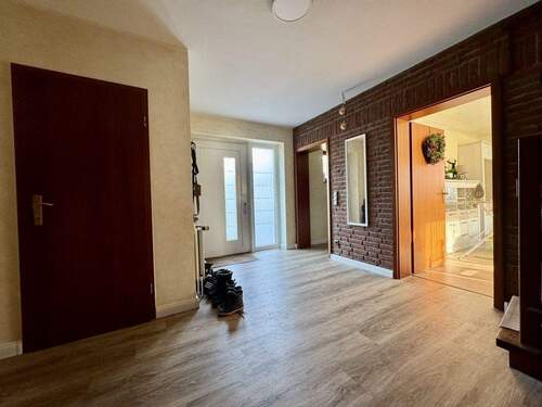 Flur - 5 Zimmer Einfamilienhaus zum Kaufen in Brunsbüttel