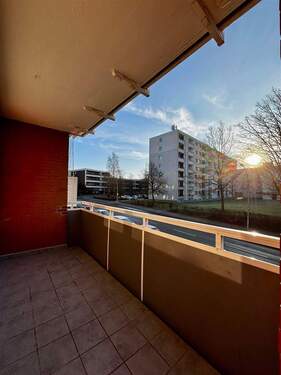 Balkon zur Straßenseite - 