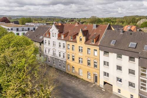 Drohnenaufnahme 1 - Viel Licht, guter Schnitt: Ihr gemütliches 4-Zimmer-Quartier mit Wohlfühlgarantie