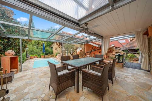 Großer überdachter Freisitz - Jeden Tag 'Toscana Flair' - 990.000,00&nbsp;EUR Kaufpreis, ca.&nbsp; 234,00&nbsp;m&sup2;&nbsp;Wohnfl&auml;che