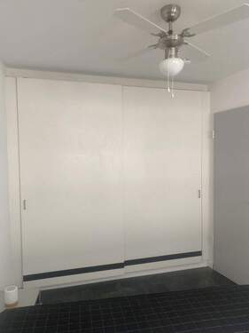 großer Kleiderschrank - 