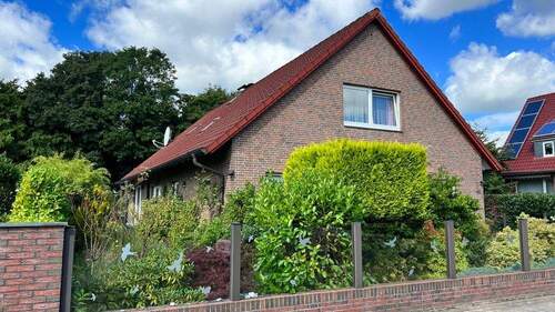 Ansicht mit Garten - 7 Zimmer Einfamilienhaus in Wilhelmshaven