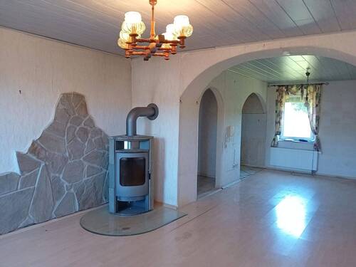 Wohnen / Essen im Erdgeschoss - 5 Zimmer Einfamilienhaus zum Kaufen in Brücken