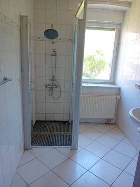 Bad im Erdgeschoss - 5 Zimmer Einfamilienhaus in Brücken