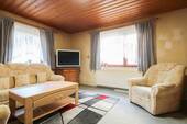 Wohnzimmer, Erdgeschoss - 6 Zimmer Mehrfamilienhaus, Wohnhaus zum Kaufen in Hausen