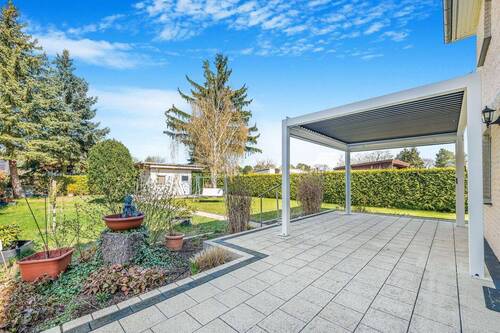 Terrasse mit Überdachung - Einfamilienhaus mit 146,50 m&sup2; in Berlin zum Kaufen